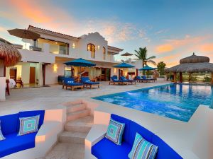 Oceanfront Getaway Near Cabo Pulmo: Villa Bahia de Los Frailes