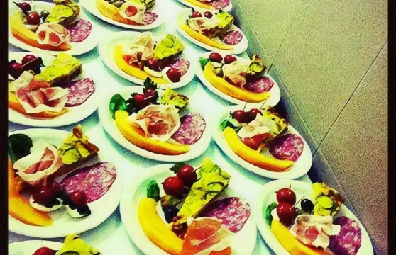 阿雷蒂諾中央餐廳酒店