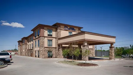 Best Western Plus Cushing Inn  Suites