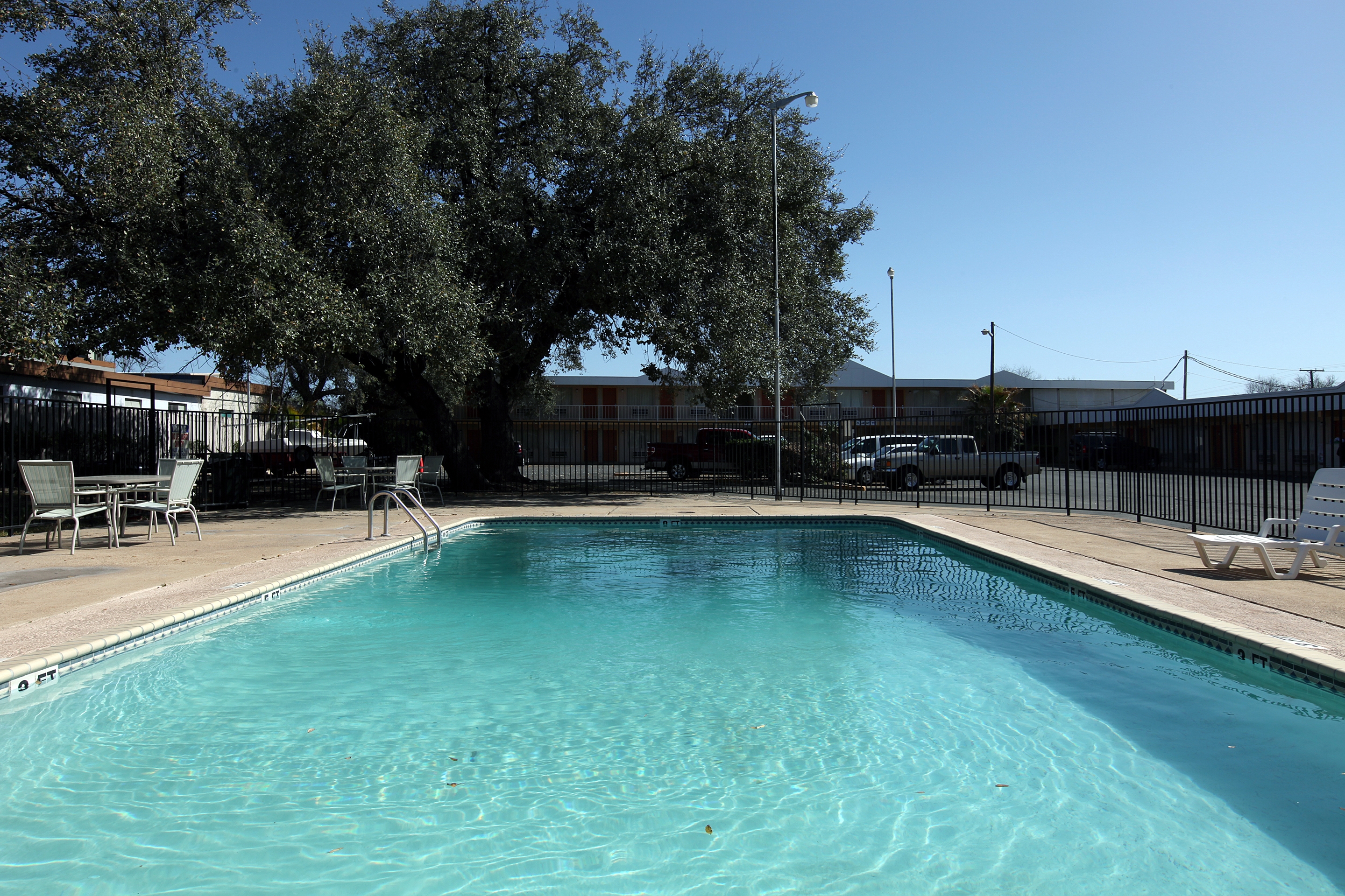 Americas Best Value Inn Uvalde