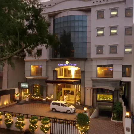 Regenta Place Amritsar Отели рядом с достопримечательностью «Колледж Хальса»