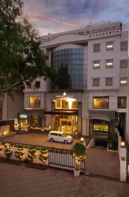 Regenta Place Amritsar Отели в г. Амритсар