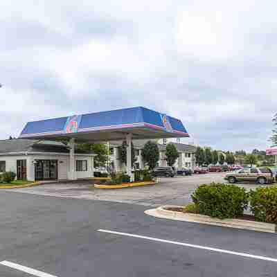 Motel 6 Kokomo, IN Hotel Exterior