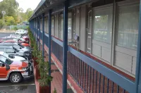 Wanderlight Motor Inn - Motels