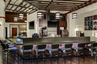 Holiday Inn Express & Suites Pittsburgh Airport