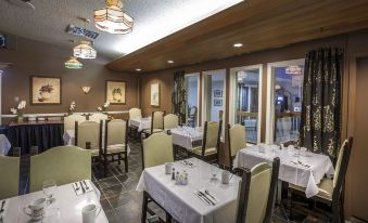 Hearthstone Inn - Housity