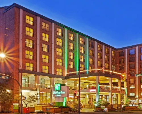 Holiday Inn & Suites VANCOUVER DOWNTOWN by IHG Hotels near Vancouver Museum