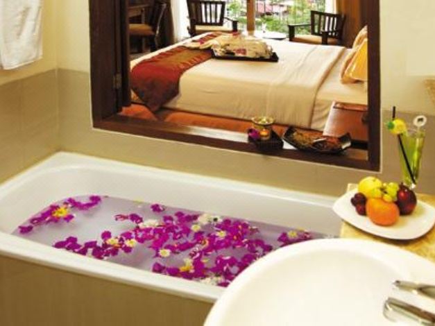 2. 자야카르타 스위..