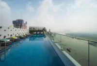 Liberty Central Saigon Riverside Hotel - Kolam Atas Bumbung