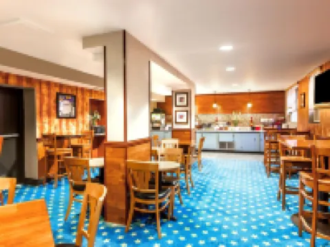 Ramada by Wyndham Jersey City Hotels in Jersey City