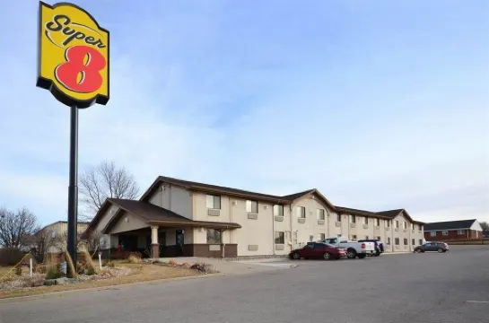 Super 8 by Wyndham Spirit Lake/Okoboji Hotels in Dickinson County