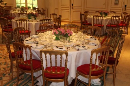 InterContinental Paris le Grand Отели рядом с достопримечательностью «Парк дэ Пранс»