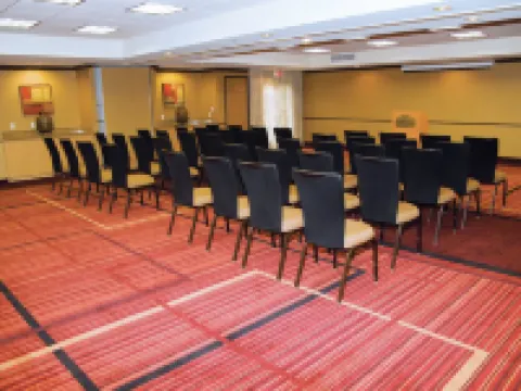 La Quinta Inn & Suites by Wyndham Atlanta Perimeter Medical Hotels in Fulton County