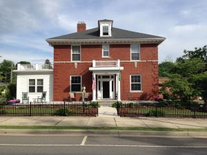 The Collins House Inn Bed & Breakfast