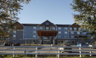 Pomeroy Inn & Suites at Olds College
