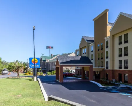 コンフォート イン & スイーツ ダルトン ウェスト ドールトンのホテル