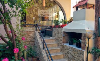 Zoe's Court - Housity