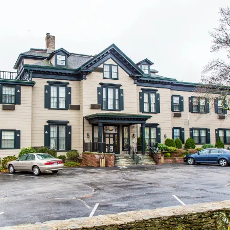 The Carriage House Inn Newport