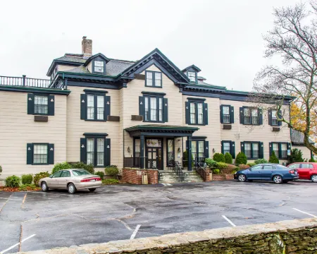 The Carriage House Inn Newport Hotels in Newport County