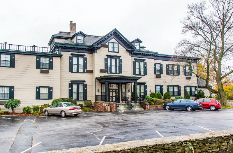 The Carriage House Inn Newport