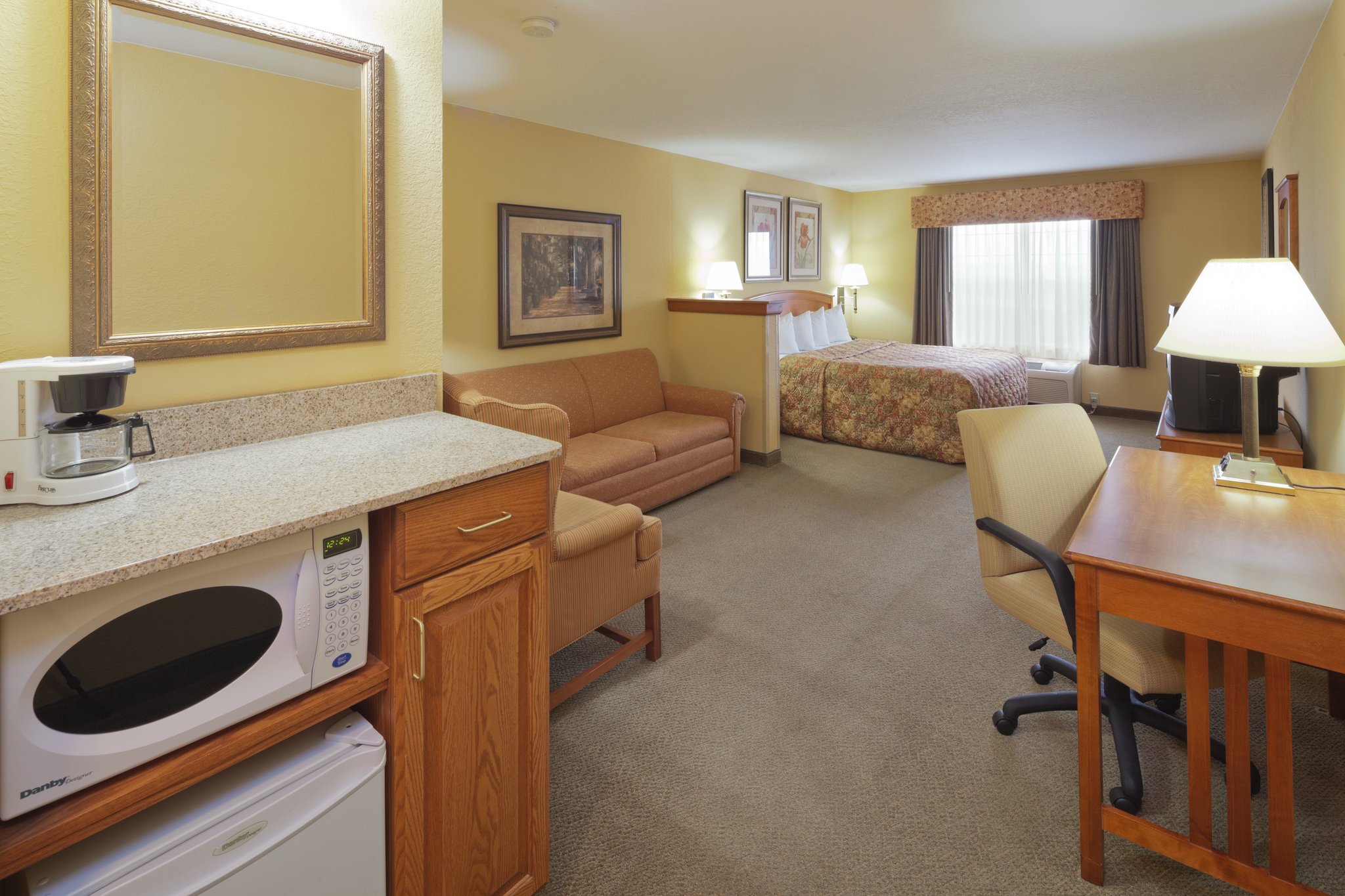 Country Inn & Suites by Radisson, Green Bay East, WI