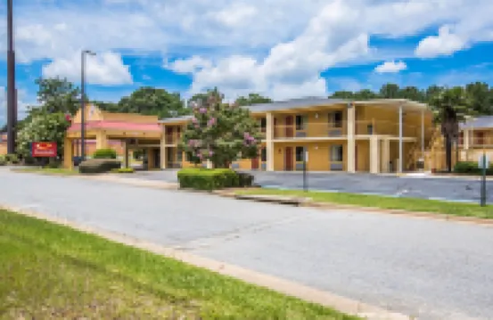 Econo Lodge Inn & Suites Columbus Near Fort Benning