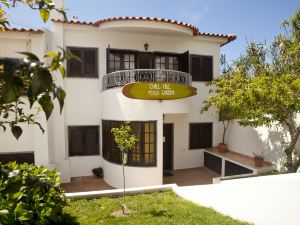 Ericeira Chill Hill Hostel & Private Rooms - Peach Garden