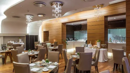 Boscolo Nice Hôtel & SPA Отели рядом с достопримечательностью «Musee Prieure du Vieux Logis»