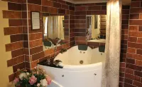 Oktyabrskaya Hotel - 바