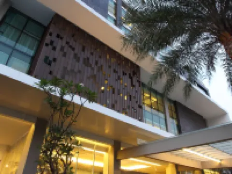 Avissa Suites Hotels near Sampoerna Strategic Square