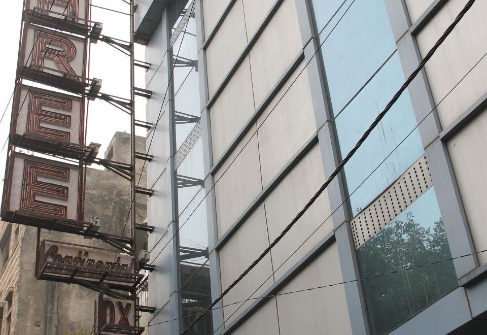 Hotel Su Shree Continental 5 Minutes Walk from New Delhi Railway Station - Housity
