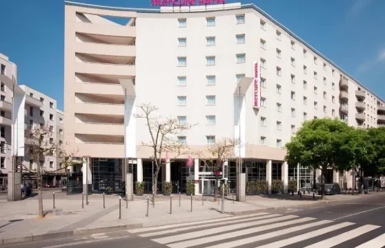 里昂中心查彭尼斯金頭公園美居酒店