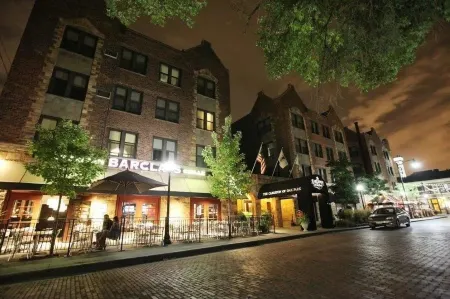 Carleton of Oak Park Отели рядом с достопримечательностью «Frank Lloyd Wright Home and Studio»