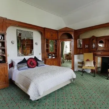 Oakley Court Отели рядом с достопримечательностью «Dramatica»