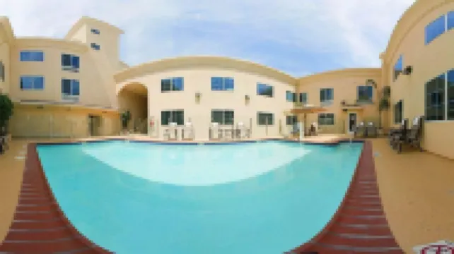 Holiday Inn Express & Suites HOLLYWOOD WALK OF FAME by IHG Hotel berhampiran TCL Chinese Theatre