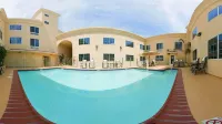 Holiday Inn Express & Suites Hollywood Walk of Fame Отели в г. Голливуд
