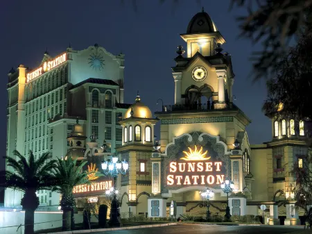 Sunset Station Hotel & Casino Отели рядом с достопримечательностью «Парк Кларк Уэтлендс»