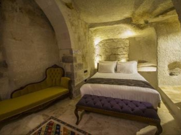 Artemis Cave Suites