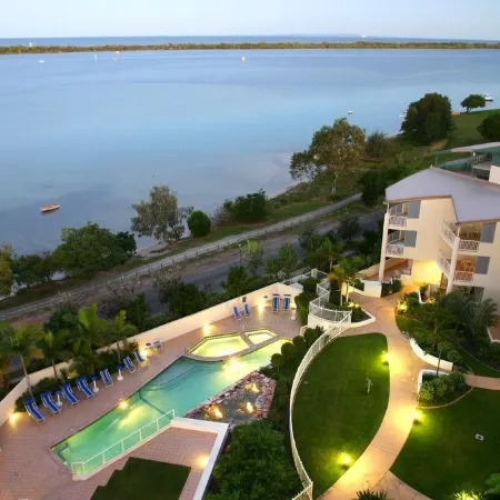 Moorings Beach Resort Отели рядом с достопримечательностью «Голден-Бич»