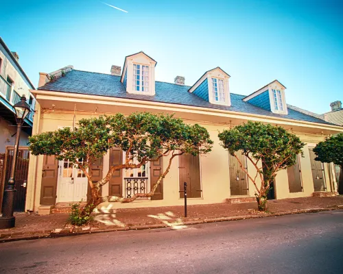 Inn on Ursulines, a French Quarter Guest Houses Property Отели рядом с достопримечательностью «Парк Джэксон-сквер»