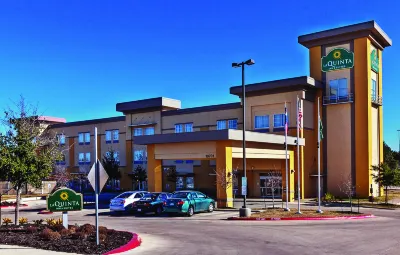 La Quinta Inn & Suites by Wyndham Austin NW/Lakeline Mall Hotels near tru art studio