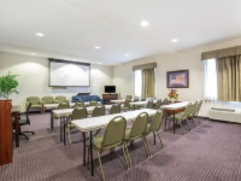 Comfort Inn and Suites Hotels in Riverton