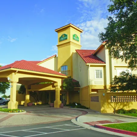 La Quinta Inn & Suites by Wyndham Austin Near the Domain