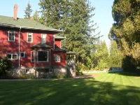 Sasquatch Crossing Eco Lodge B&B