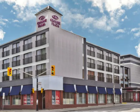 โรงแรม คราวน์พลาซ่า คิทเชนเนอร์-วอเตอร์ลู บาย IHG โรงแรมในคิตเชเนอร์