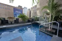 Metcalfe Hotel Montréal by Gray Collection - Rooftop Pools