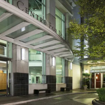 Delta Hotels Vancouver Downtown Suites Отели рядом с достопримечательностью «Паровые Часы»