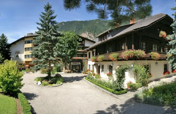 布格斯塔勒法米麗恩谷特酒店