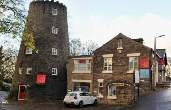 維甘紅獅, 馬斯頓旅館