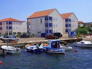 Aparthotel Marina Gromela